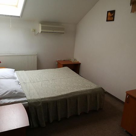 Hotel Lotus Arad Zewnętrze zdjęcie