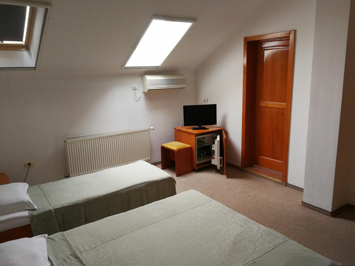 Hotel Lotus Arad Zewnętrze zdjęcie