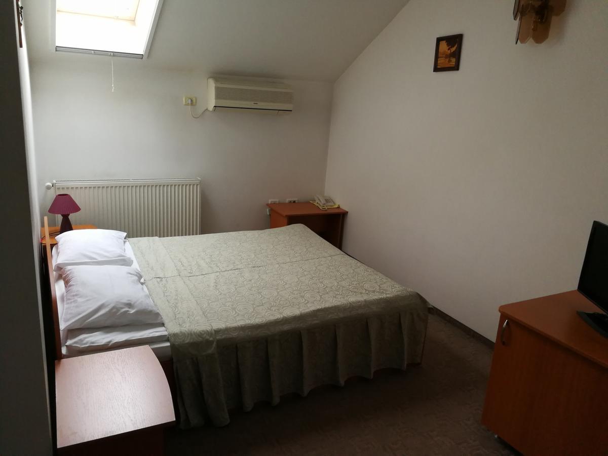 Hotel Lotus Arad Zewnętrze zdjęcie
